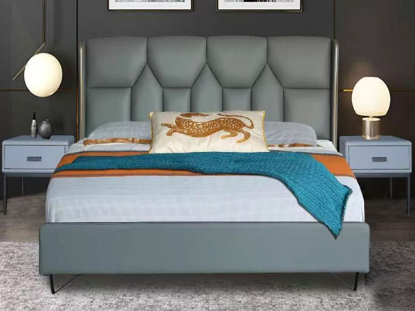 Apakah langkah berjaga-jaga yang perlu diambil semasa menyelenggara katil berlapis kulit?